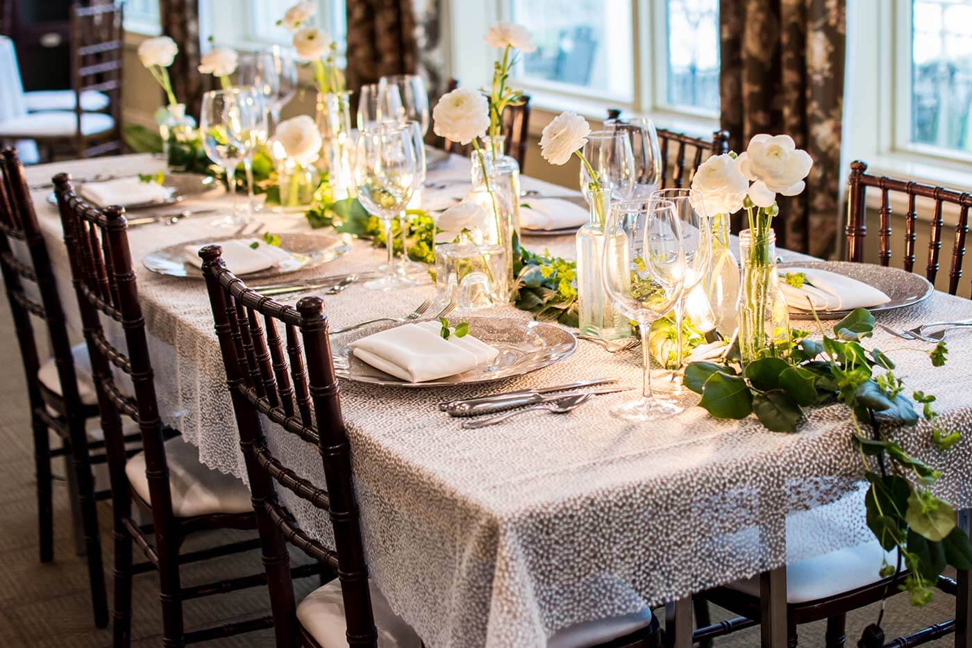 Décoration florale pour la table de mariage