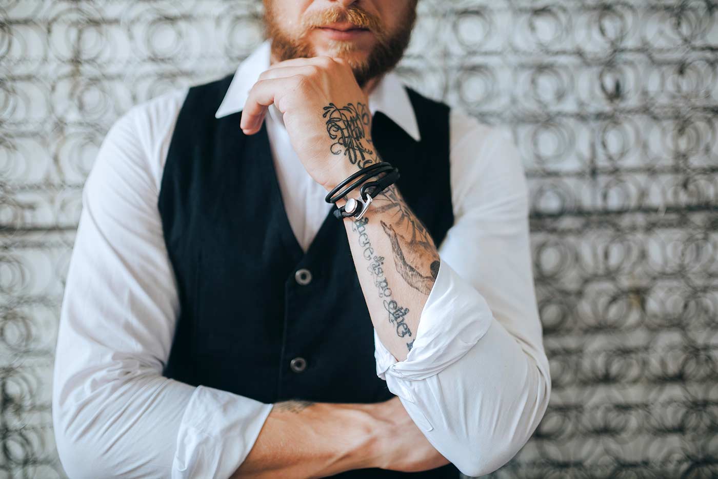 Groom with tattoos