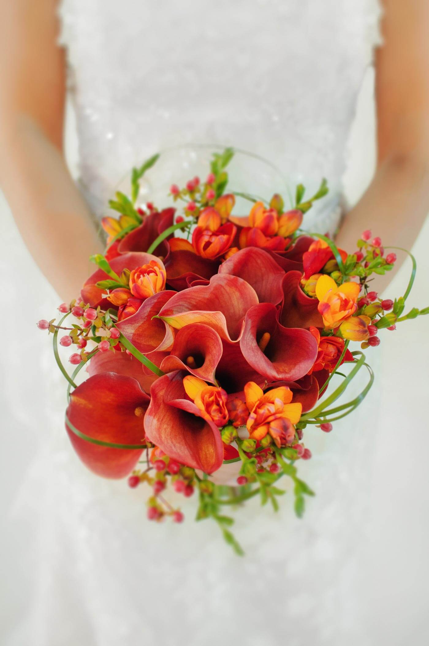 Bouquet de mariée pour l'automne avec des églantines