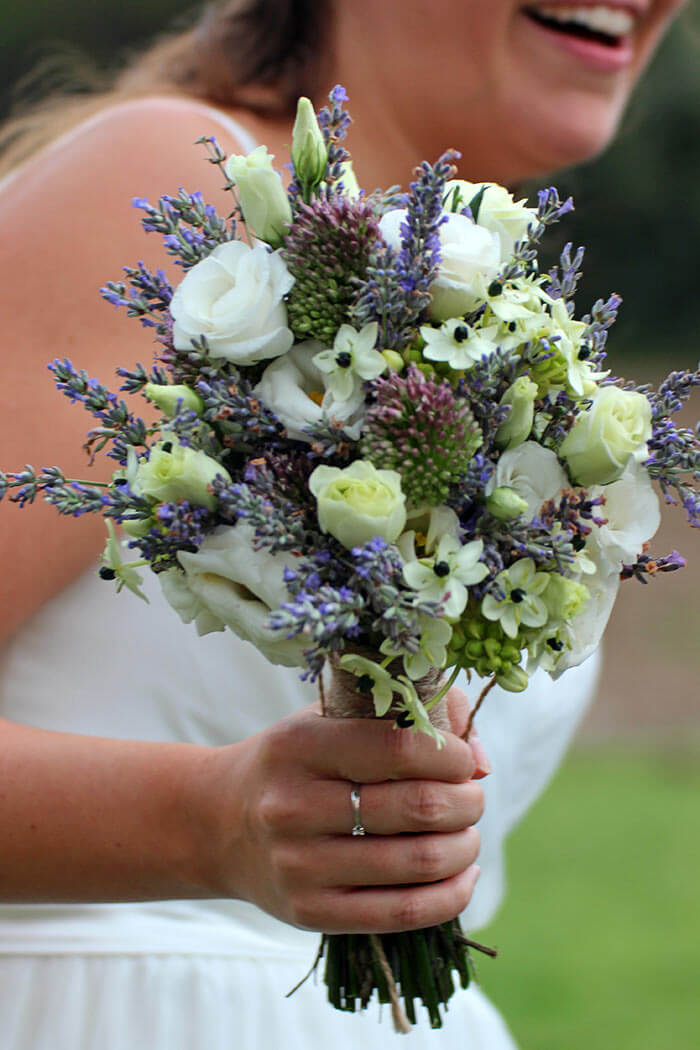 bouquet de mariée blanc-bleu
