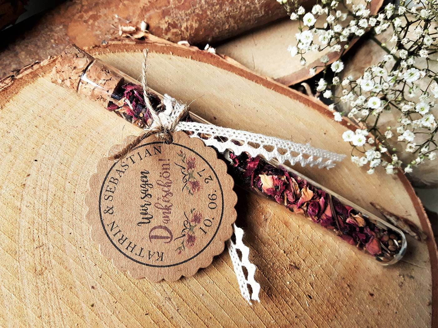 Cadeau d'invité graines de fleurs dans un tube à essai