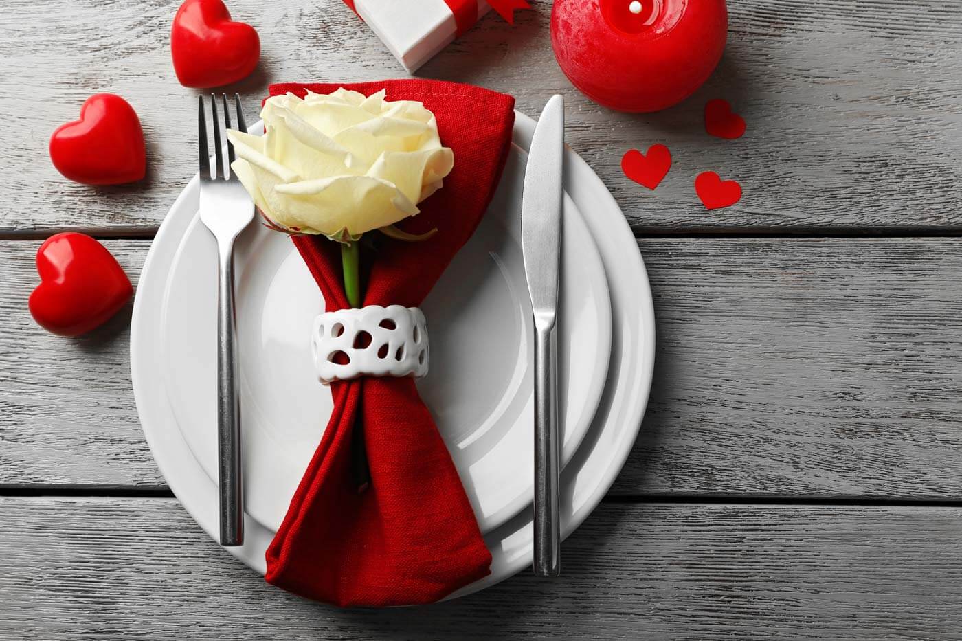 décoration de table de mariage rouge
