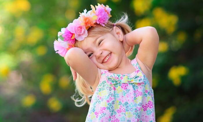 Animation de mariage pour enfants : faire une couronne de fleurs