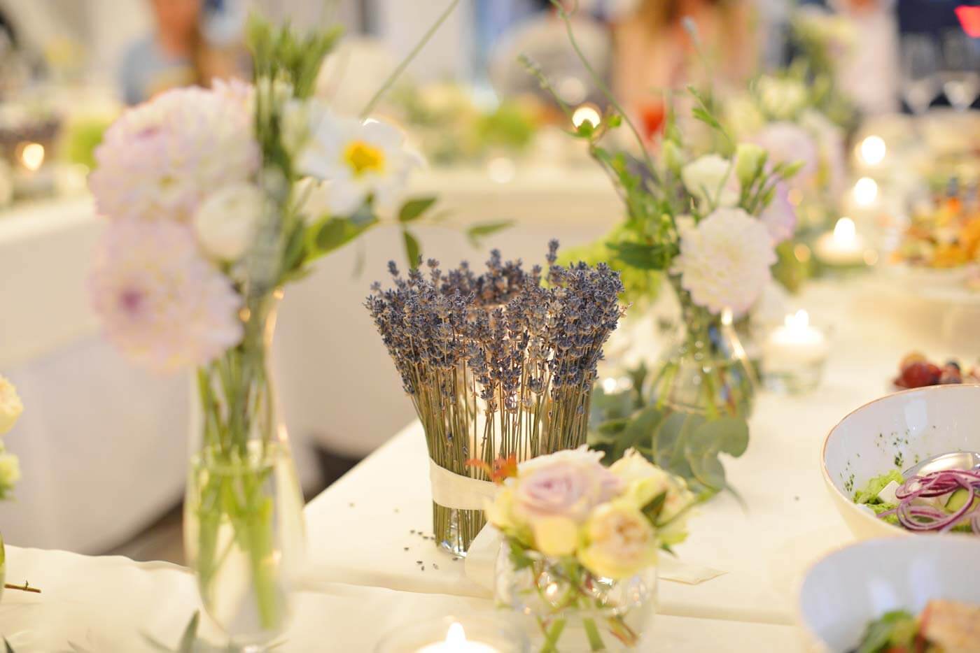 Décor de table lavande mariage
