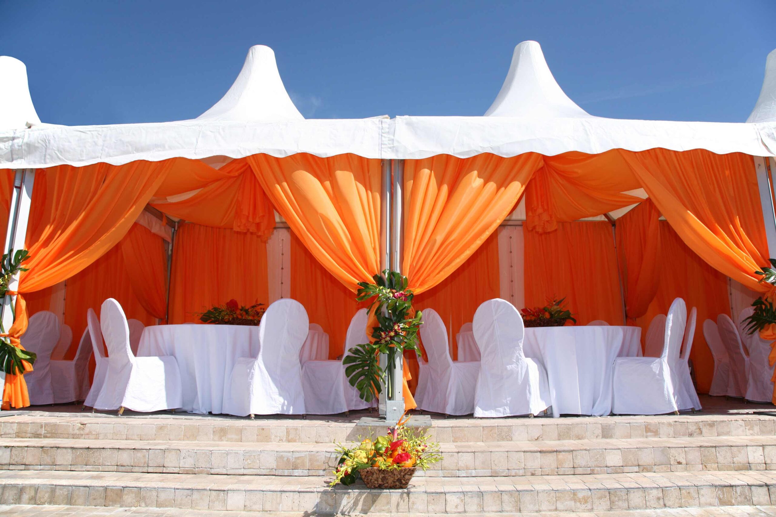 tente mariage fleurs